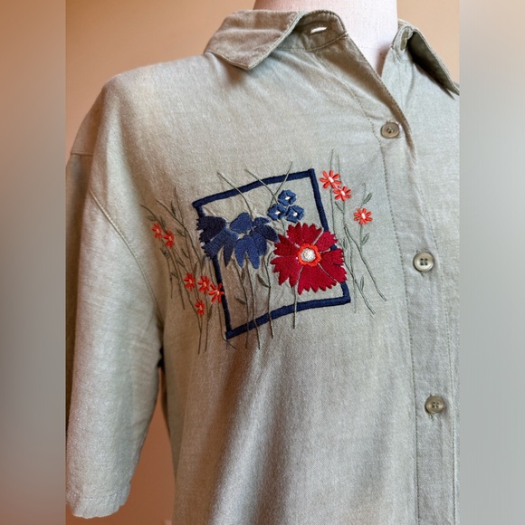 Bobbie Brooks Cotton Olive Green Short Sleeve Button Up With Floral Embroidery - Picture 2 of 8